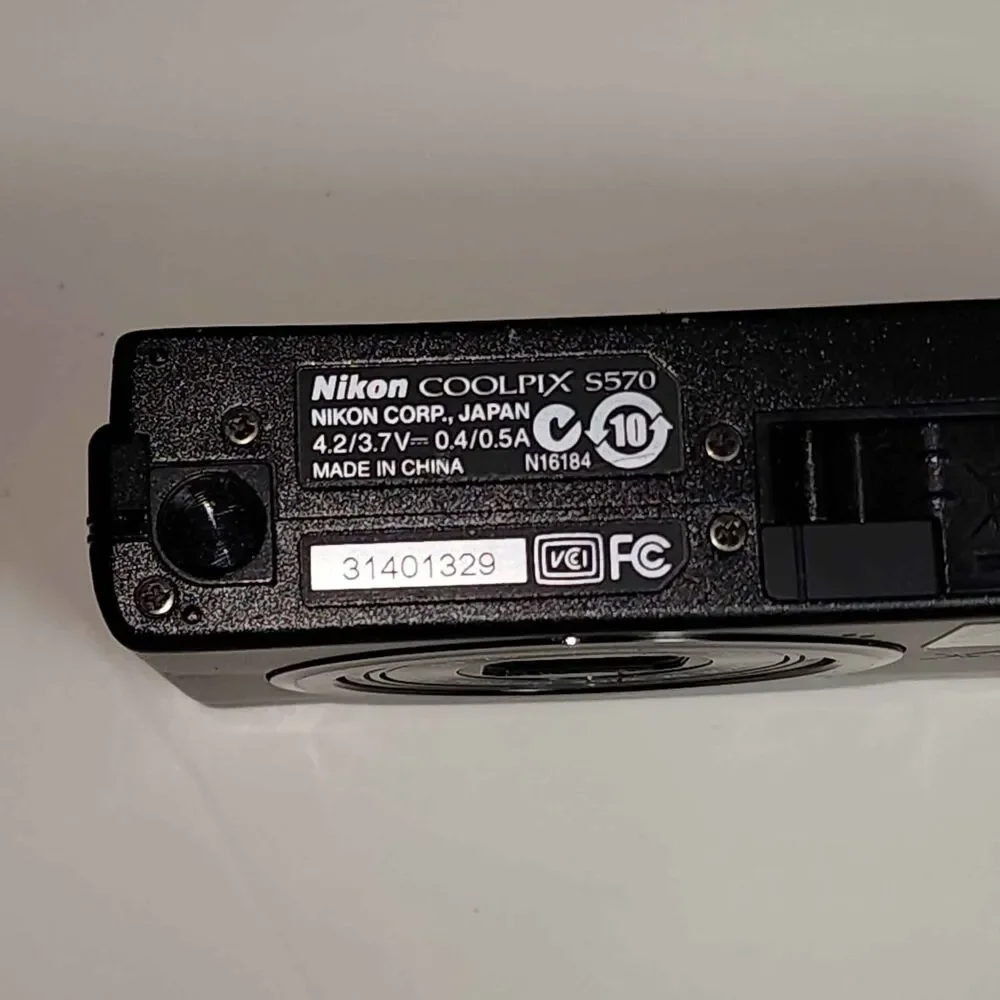 FOR REPAIR Nikon COOLPIX S570 Digital Camera 12.0MP 5x Zoom| with Battery